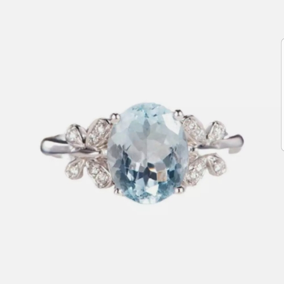 **New silver toned sky blue cubic Zirconia ring - Picture 3 of 12